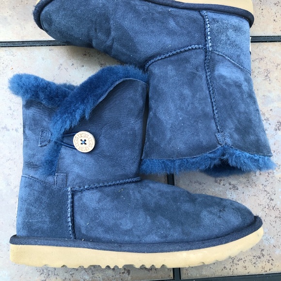 Ladies UGG Bailey Button Boot Sz 5 - Picture 1 of 8